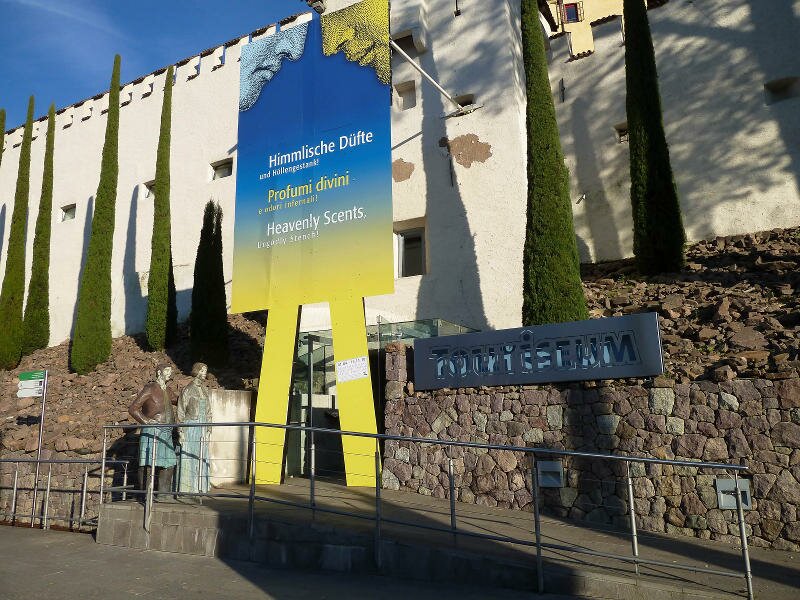 1441814461D-0788_meran_gaerten_schloss_t