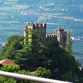 dorf tirol brunnenburg