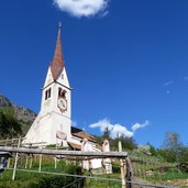 algund oberplars st ulrich kirche apfelbluete