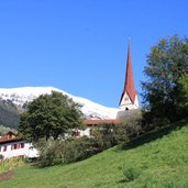 Passeiertal St Leonhard in Passeier Kirchturm Schnee Gipfel