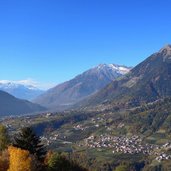 talblick aussicht richtung riffian kuens herbst