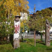 st leonhard passeier holzfiguren am platz andreas hofer