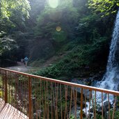 gaulschlucht bruecke wasserfall