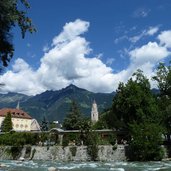 meran winterpromenade dahinter pfarrkirche