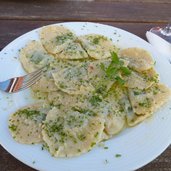 buschenschank unteraichnerhof schlutzkrapfen