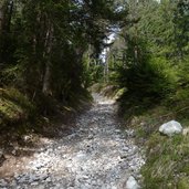 tisens steiniger aufstieg von gfrill nach platzers weg b