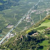 blick auf schloss juval und kastelbell