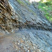 befestigter abschnitt meraner hoehenweg longfall muthoefe felsen