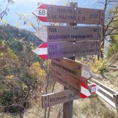 weg b von goldrain nach st martin im kofel am sonnenberg herbst