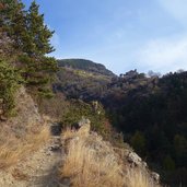 weg b von goldrain nach st martin im kofel am sonnenberg herbst bei annaberg