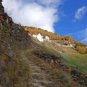 weg bei st martin im kofel am sonnenberg herbst