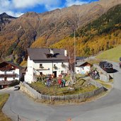 weg bei st martin im kofel am sonnenberg herbst bei hofschank oberkaser