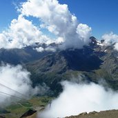 schnalstaler gletscherbahn seilbahn durch wolken