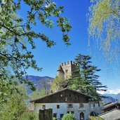 dorf tirol brunnenburg