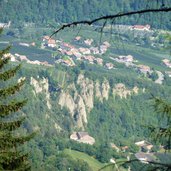 dorf tirol erdpyramiden bei kuens