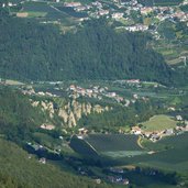dorf tirol erdpyramiden bei kuens