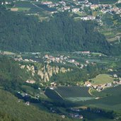 dorf tirol erdpyramiden bei kuens