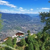 dorf tirol gasthof hochmut und meran