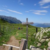 wegweiser uebelsee weg bei rinner sattel