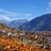 naturns dorf im herbst