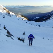 schneeschuhwandern aufstieg steil baumgrenze