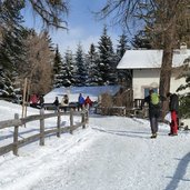 vigiljoch bei talstation sessellift winter wanderweg