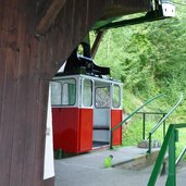 seilbahn pawigl kabine in talstation