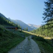 weg kirchbergtal ulten bei koellgrub huette