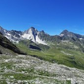 landschaft bei spronserjoch hohe weisse