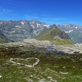 herz aus steinen bei falschnaljoch