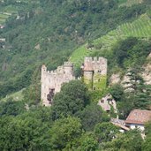 dorf tirol brunnenburg