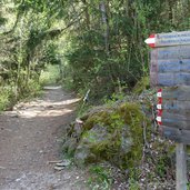 wegweiser bierkeller und wanderrouten latscher noerderberg