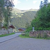 st leonhard in passeier parkplatz fuer forstweg pfistrad