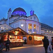 B Christkindlmarkt Meran Kurhaus