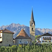 Schenna sankt georgen obstbau KIrche Texelgruppe