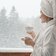 Adobe Stock shortstay winter schnee person balkon hotel coffee