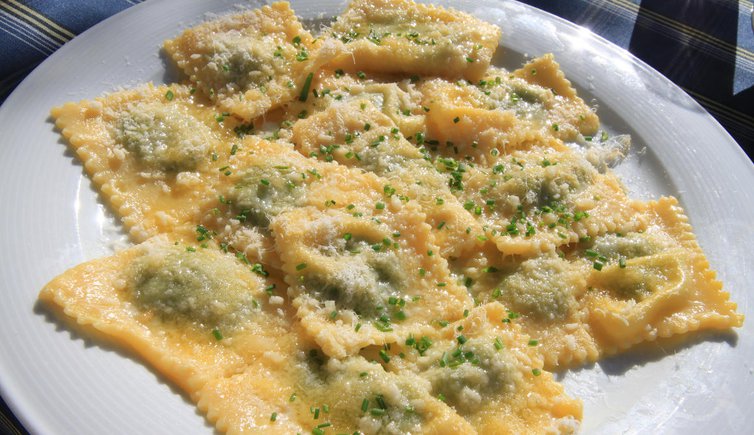 Bozen Jenesien Herbst Schlutzkrapfen Tiroler Spezialitaet